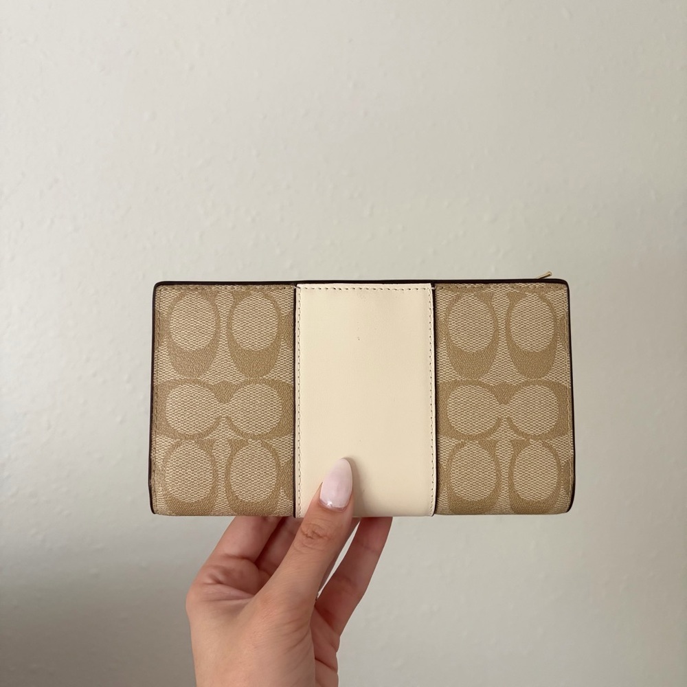 COACH SLIM ZIP WALLET NWOT - Picture 6 of 9